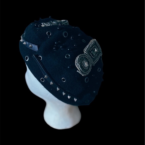 Custom Multi Wearable Beret